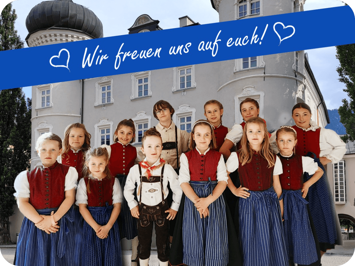 Kindervolkstanz auf dem Hauptplatz Lienz