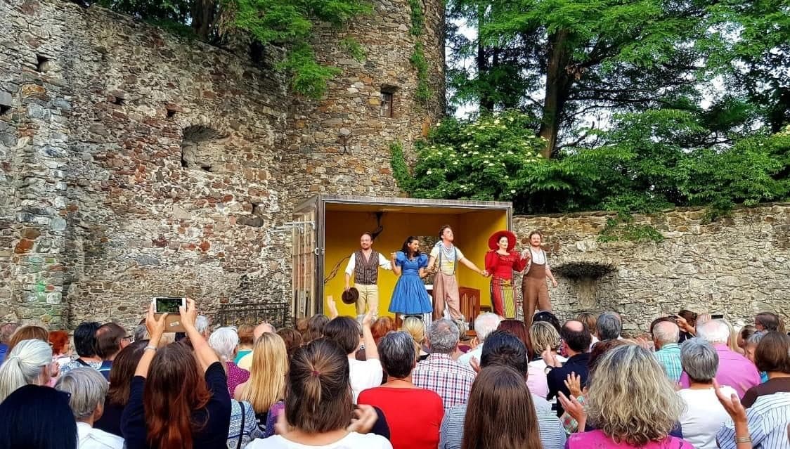 Das Eulenmädchen - Theaterwagen Porcia