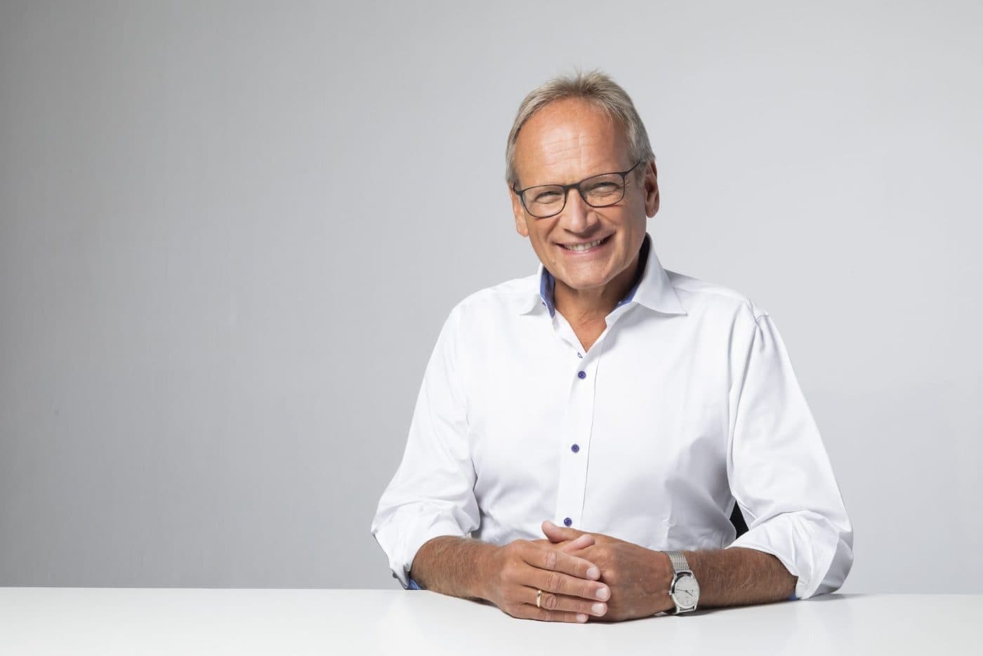 Lesung: Arnold Mettnitzer „Die Verzauberung der Welt“