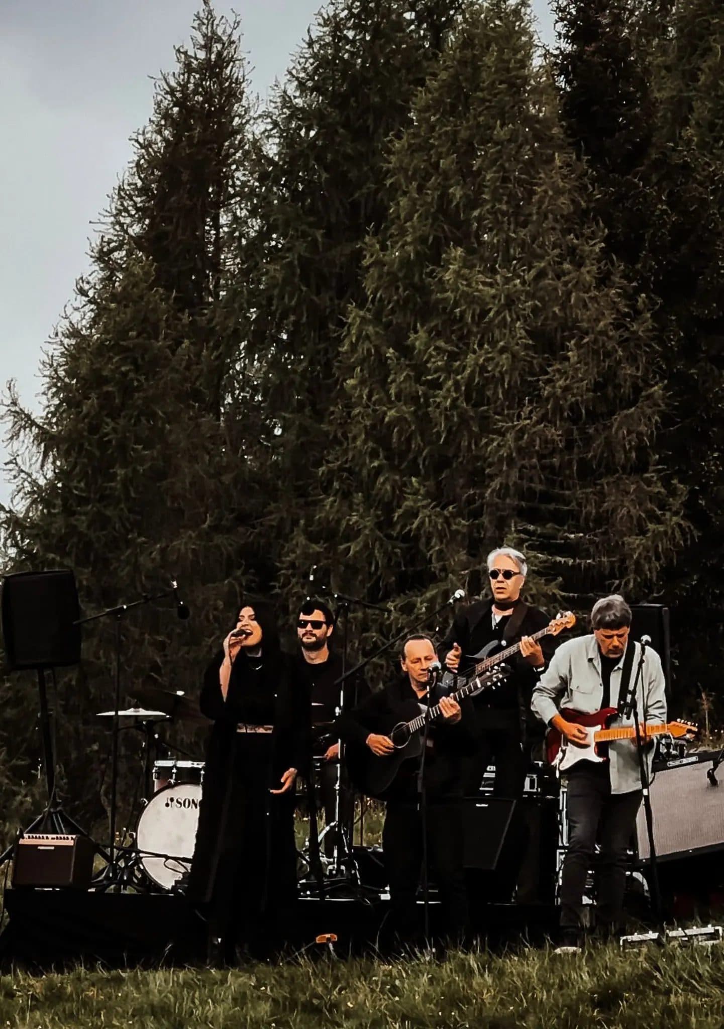 Suntowner in concert - KYERA & BAND